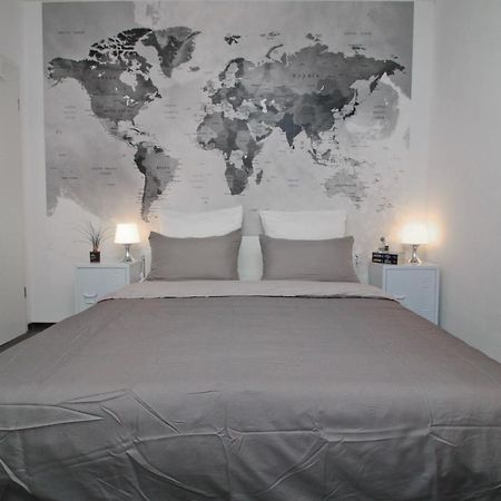 Carrera Corner Apartment Ровінь Екстер'єр фото