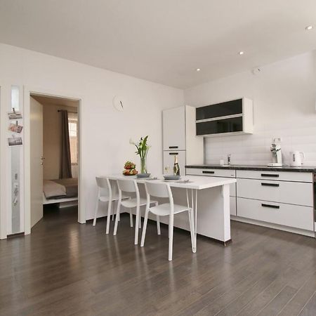 Carrera Corner Apartment Ровінь Екстер'єр фото