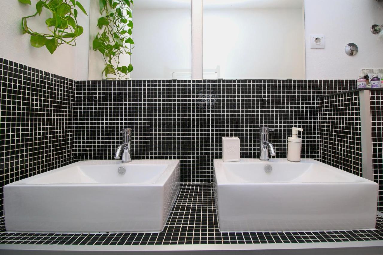 Carrera Corner Apartment Ровінь Екстер'єр фото