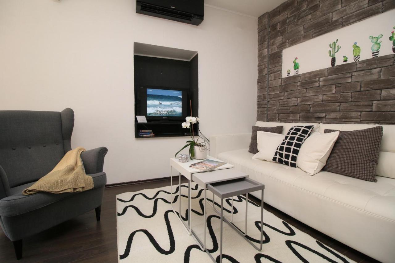 Carrera Corner Apartment Ровінь Екстер'єр фото